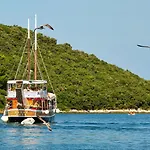 Rustic Dvori With Outdoor Pool In Porec *