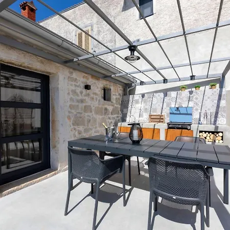 Rustic Dvori With Outdoor Pool In Porec 别墅