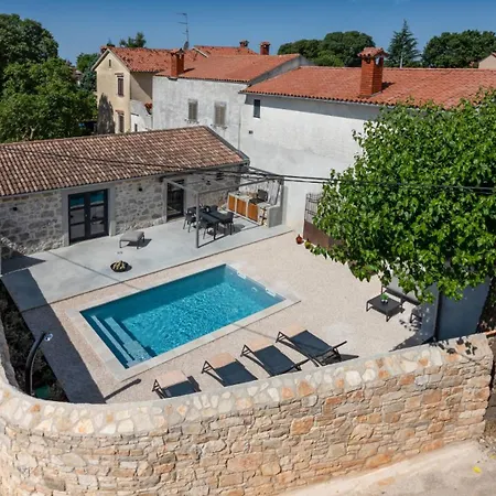 Rustic Dvori With Outdoor Pool In Porec