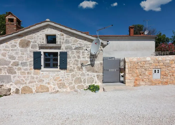 Rustic Dvori With Outdoor Pool In Porec Villa Vrznaveri