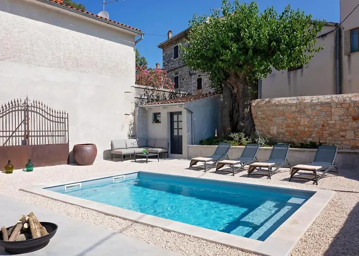 Rustic Dvori With Outdoor Pool In Porec * Vrznaveri