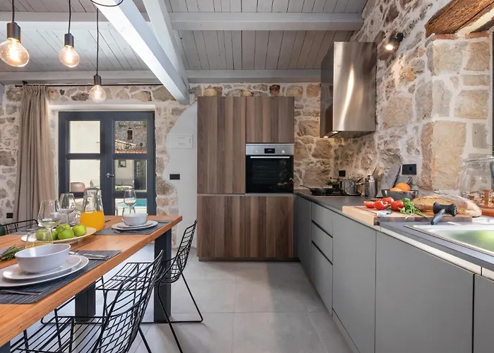 Villa Rustic Dvori With Outdoor Pool In Porec Vrznaveri