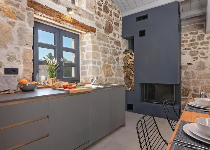 Rustic Dvori With Outdoor Pool In Porec Villa