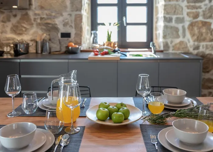 Villa Rustic Dvori With Outdoor Pool In Porec *