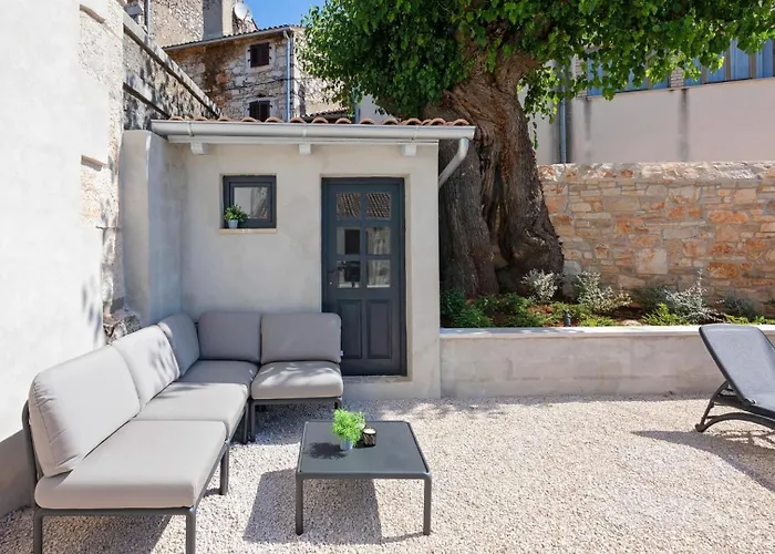 Rustic Dvori With Outdoor Pool In Porec Vrznaveri