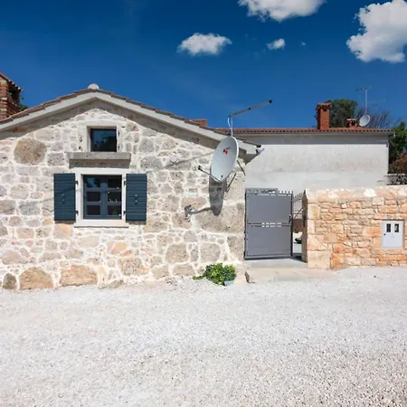 Rustic Dvori With Outdoor Pool In Porec