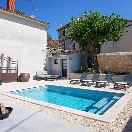 Villa Rustic Dvori With Outdoor Pool In Porec Vrznaveri