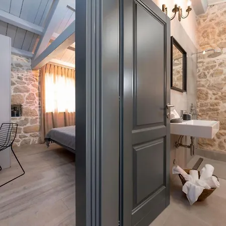 Rustic Dvori With Outdoor Pool In Porec *