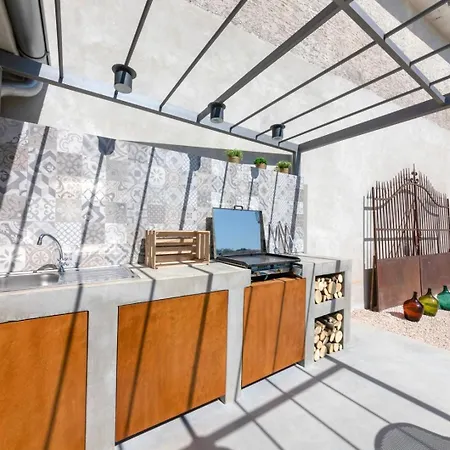 Villa Rustic Dvori With Outdoor Pool In Porec