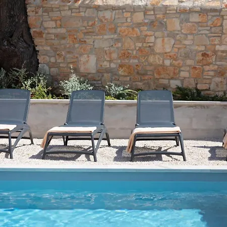 Villa Rustic Dvori With Outdoor Pool In Porec