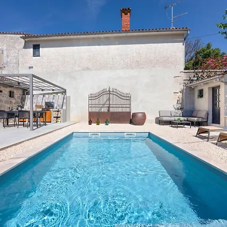 Rustic Dvori With Outdoor Pool In Porec * Vrznaveri