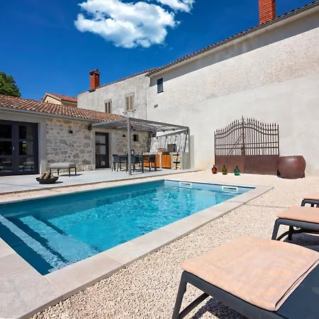 Villa Rustic Dvori With Outdoor Pool In Porec Vrznaveri