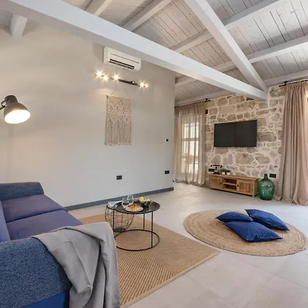 Rustic Dvori With Outdoor Pool In Porec *