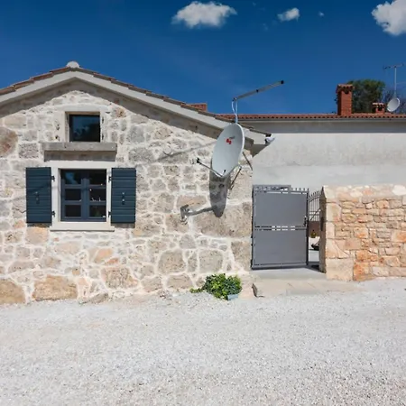 Rustic Dvori With Outdoor Pool In Porec Вилла Vrznaveri