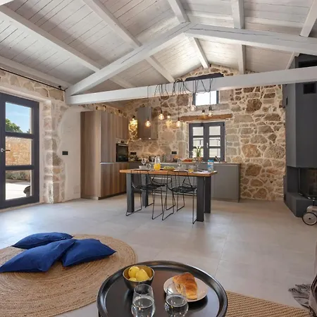 Villa Rustic Dvori With Outdoor Pool In Porec Vrznaveri