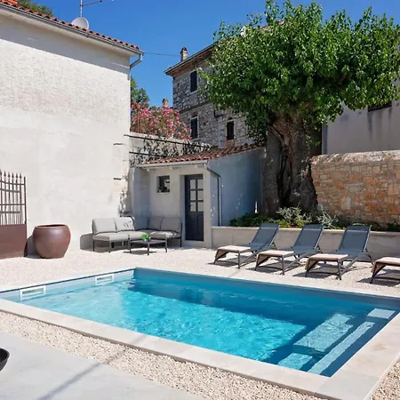 Rustic Dvori With Outdoor Pool In Porec * Vrznaveri
