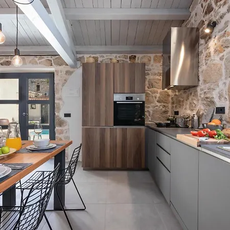 Вилла Rustic Dvori With Outdoor Pool In Porec Vrznaveri