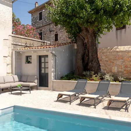 Rustic Dvori With Outdoor Pool In Porec * Vrznaveri