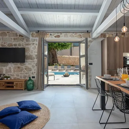 Rustic Dvori With Outdoor Pool In Porec Вилла Vrznaveri