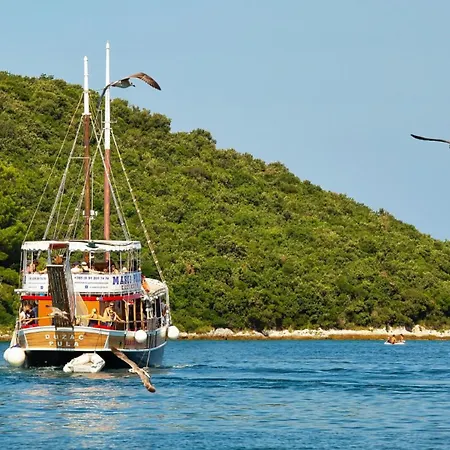 Rustic Dvori With Outdoor Pool In Porec *